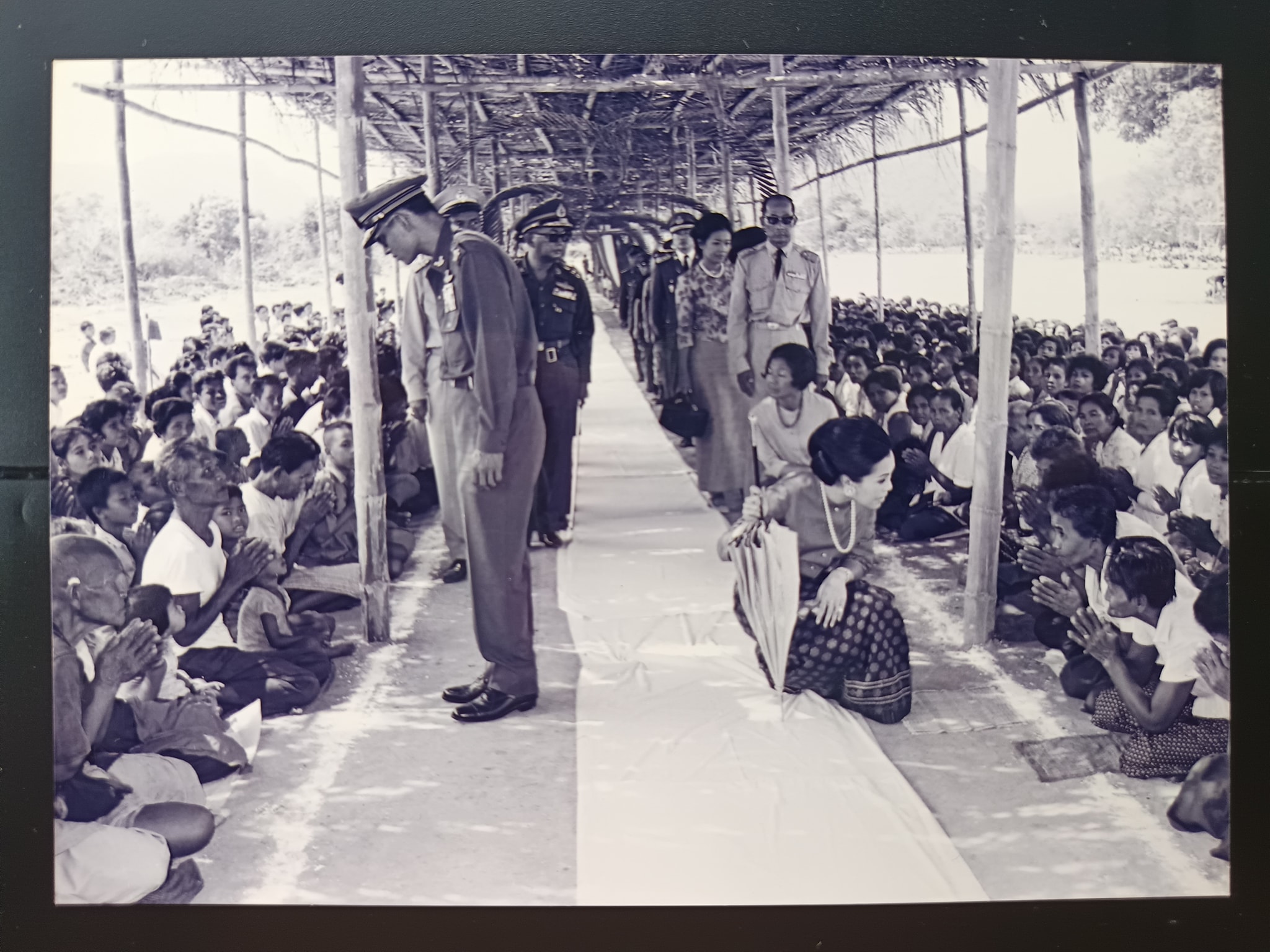 เสด็จพระราชดำเนินโดยเฮลิคอปเตอร์พระที่นั่งมายังอำเภอคีรีรัฐนิคม