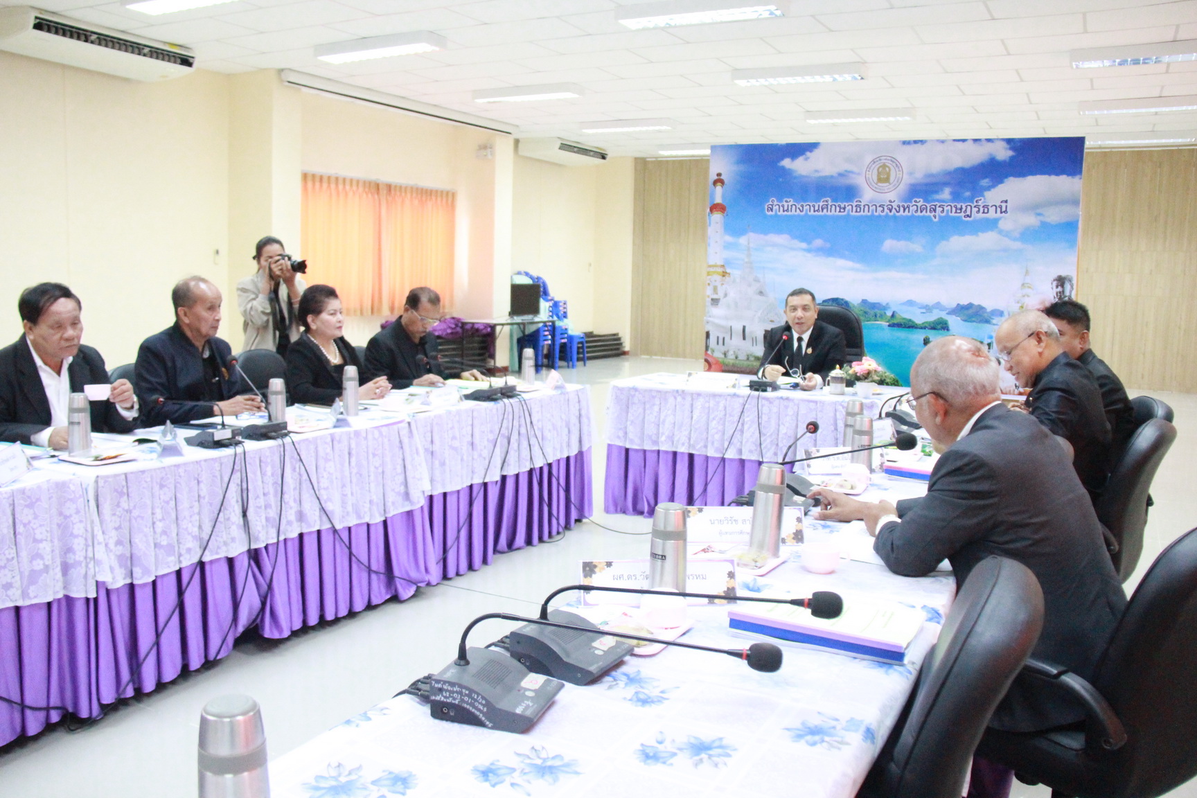 ผู้ว่าฯ สุราษฎร์ธานีประชุมคณะกรรมการศึกษาธิการจังหวัด ติดตามการขับเคลื่อนการจัดการศึกษาในพื้นที่ 