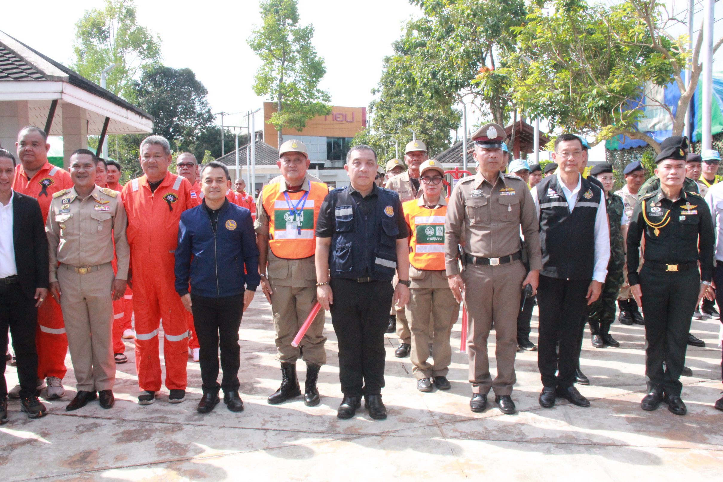 ผู้ว่าฯ สุราษฎร์ธานีเปิดศูนย์ปฏิบัติการป้องกันและลดอุบัติเหตุทางถนนช่วงเทศกาลปีใหม่ 2569 หวังลดปัจจัยเสี่ยงการเกิดอุบัติเหตุทางถนนทุกมิติ   